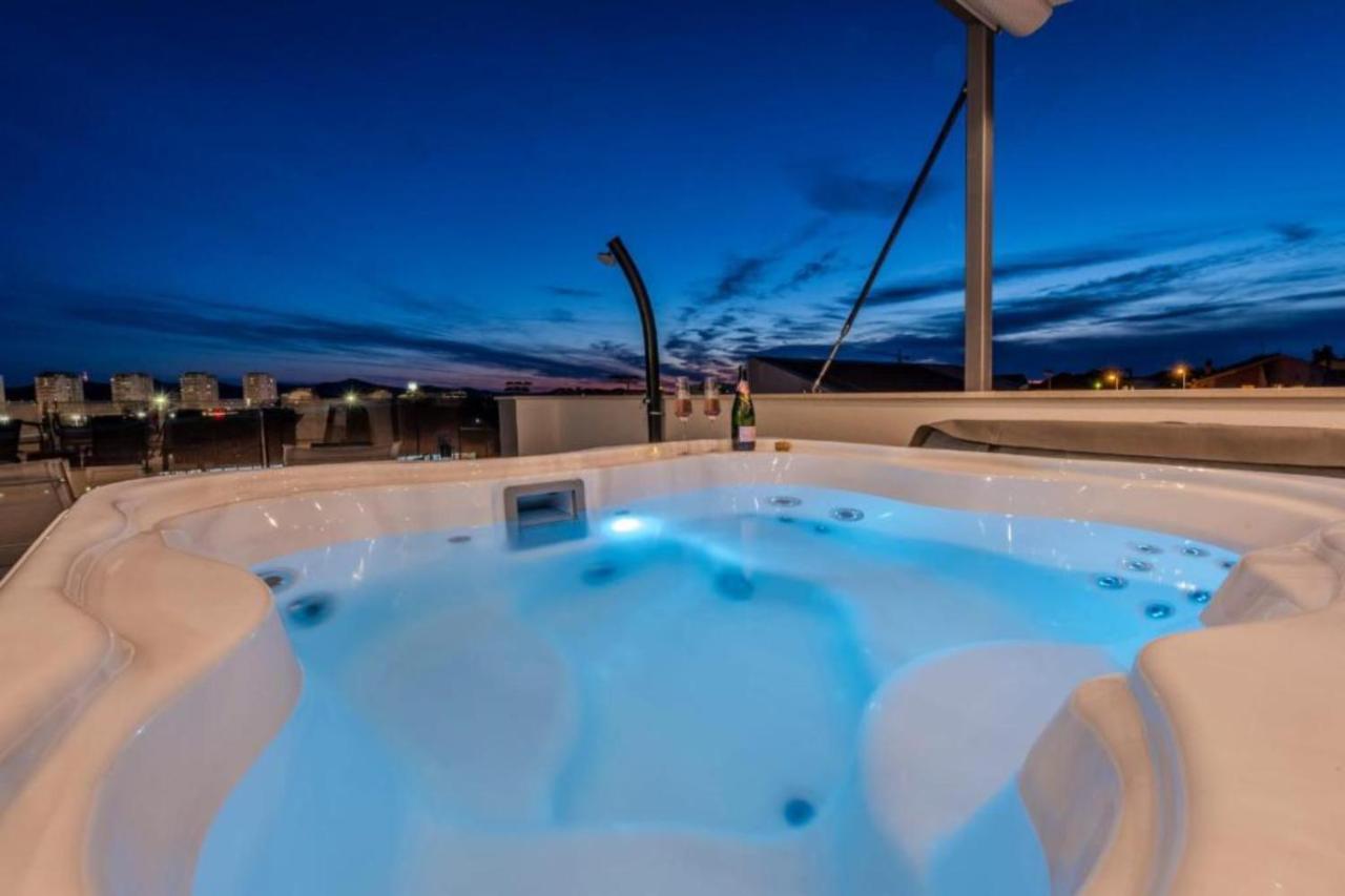 Luxury Majpruz Suites I Ζαντάρ Εξωτερικό φωτογραφία